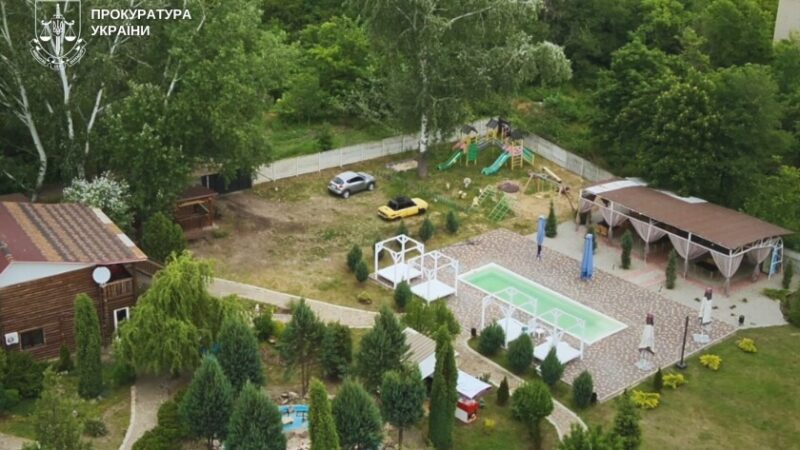 У Самарі підприємець захопив майже гектар лісу та облаштував базу відпочинку
