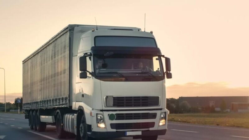 На Дніпропетровщині через спеку обмежили рух великовагового транспорту