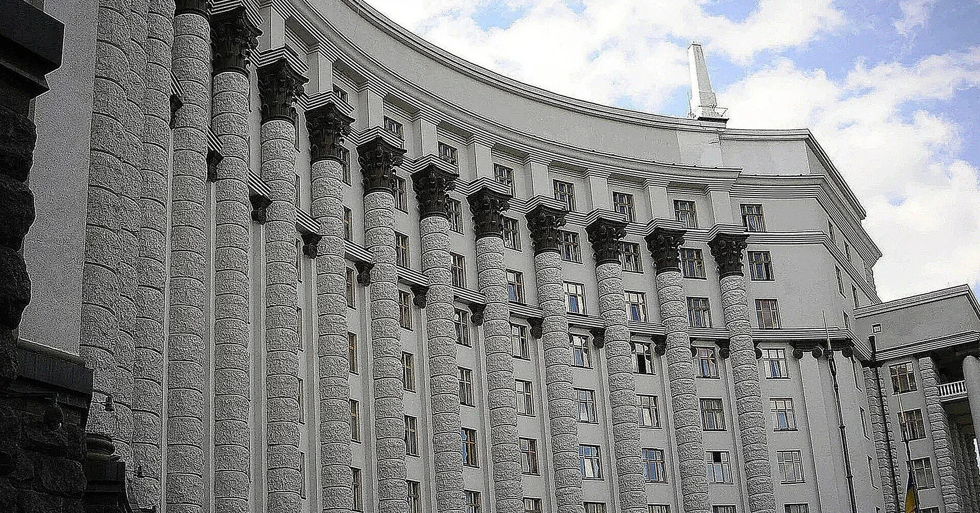 Уряд обмежив доступ військових до азартних ігор