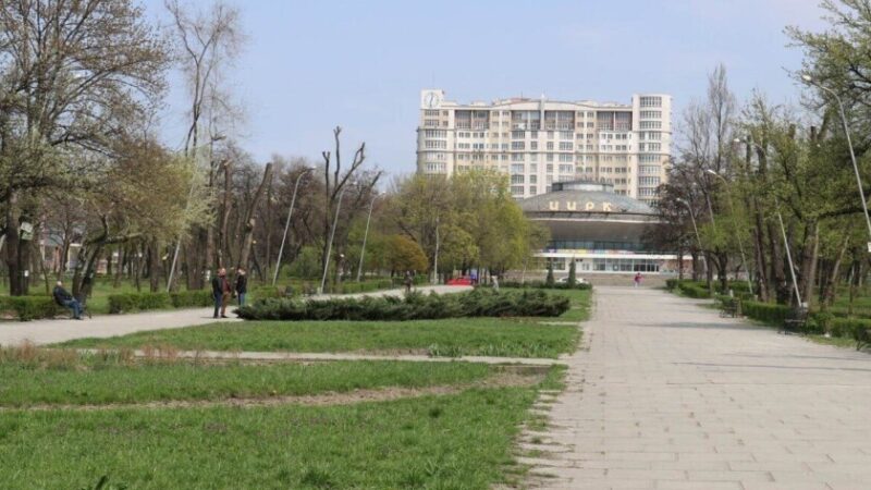 У Запоріжжі оскаржують дозвіл на поділ парку загиблого Героя Дениса Тарасова між громадою та депутатом забороненої ОПЗЖ