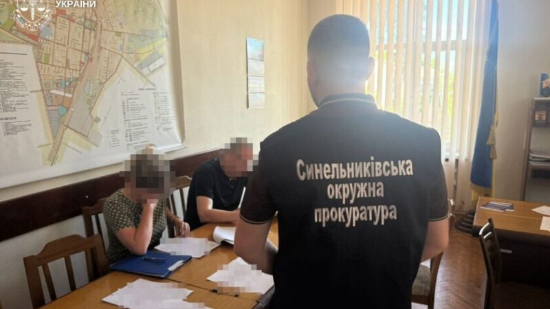 На Синельниківщині міського голову та посадовицю підозрюють у розтраті майже 5 млн грн під час купівлі будинку для дитячого будинку сімейного типу