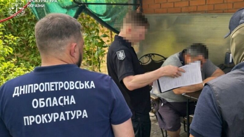 На Дніпропетровщині ексчиновника юстиції підозрюють у вимаганні грошей за «кращі умови» відбування покарання