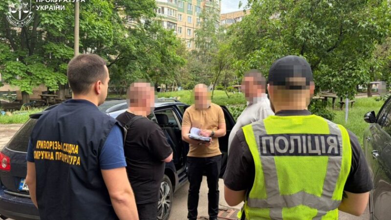 У Кривому Розі судитимуть чоловіка, який продавав авто, ввезені як гуманітарну допомогу для ЗСУ
