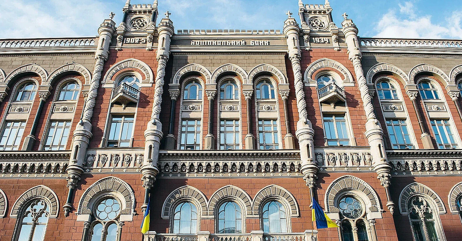 На нових 100 гривнях з’явиться гасло “Слава Україні! Героям слава!”