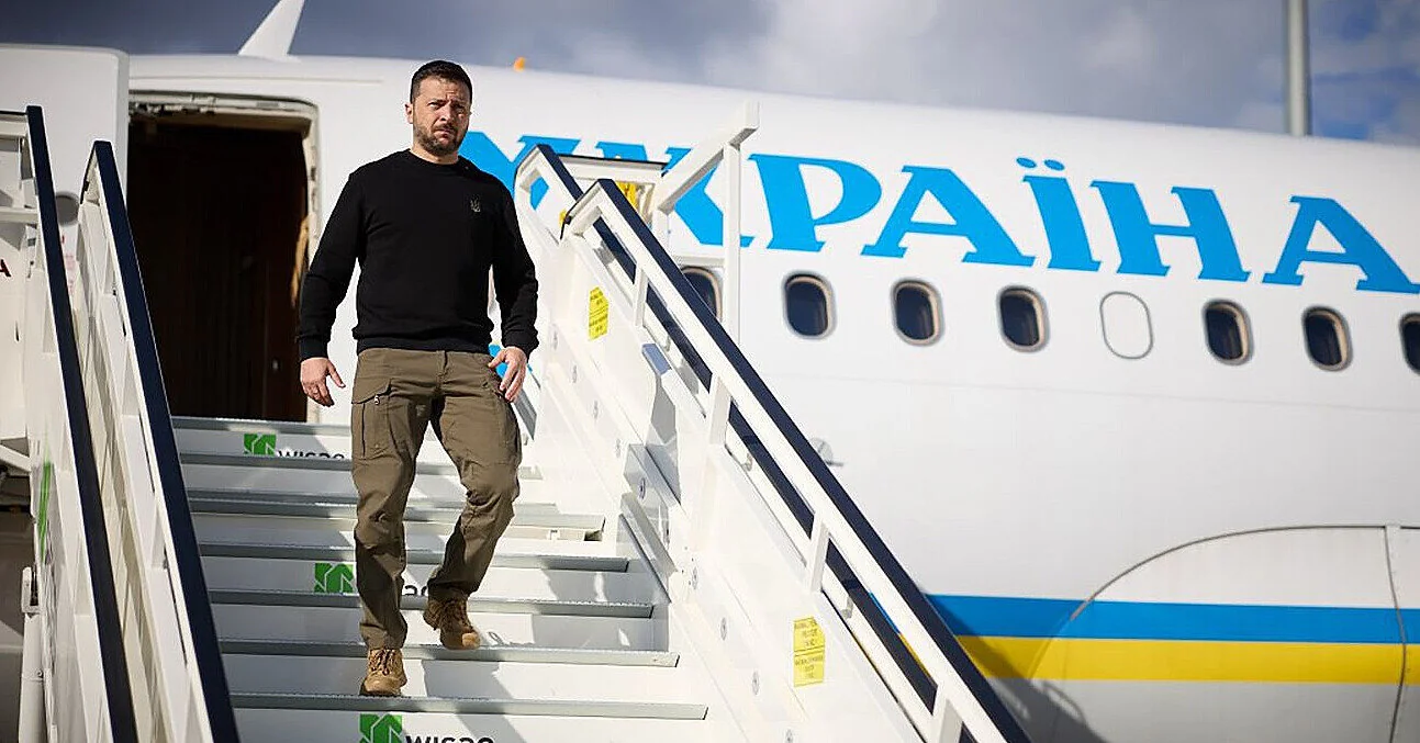 Літак Зеленського знову повернувся з Молдови до Польщі