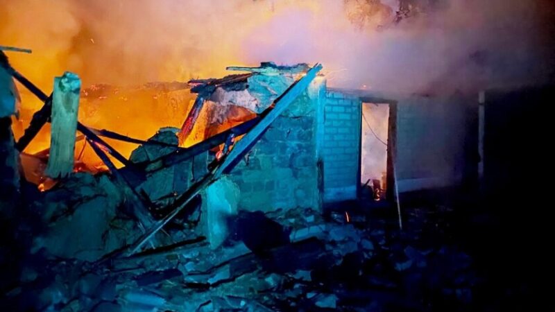 На Дніпропетровщині росіяни двічі атакували рятувальників під час ліквідації наслідків обстрілу