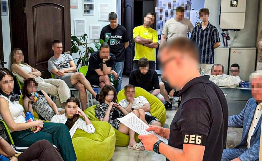 Організували роботу нелегальних онлайн-казино: адвокату та ще чотирьом учасникам групи повідомили про підозру