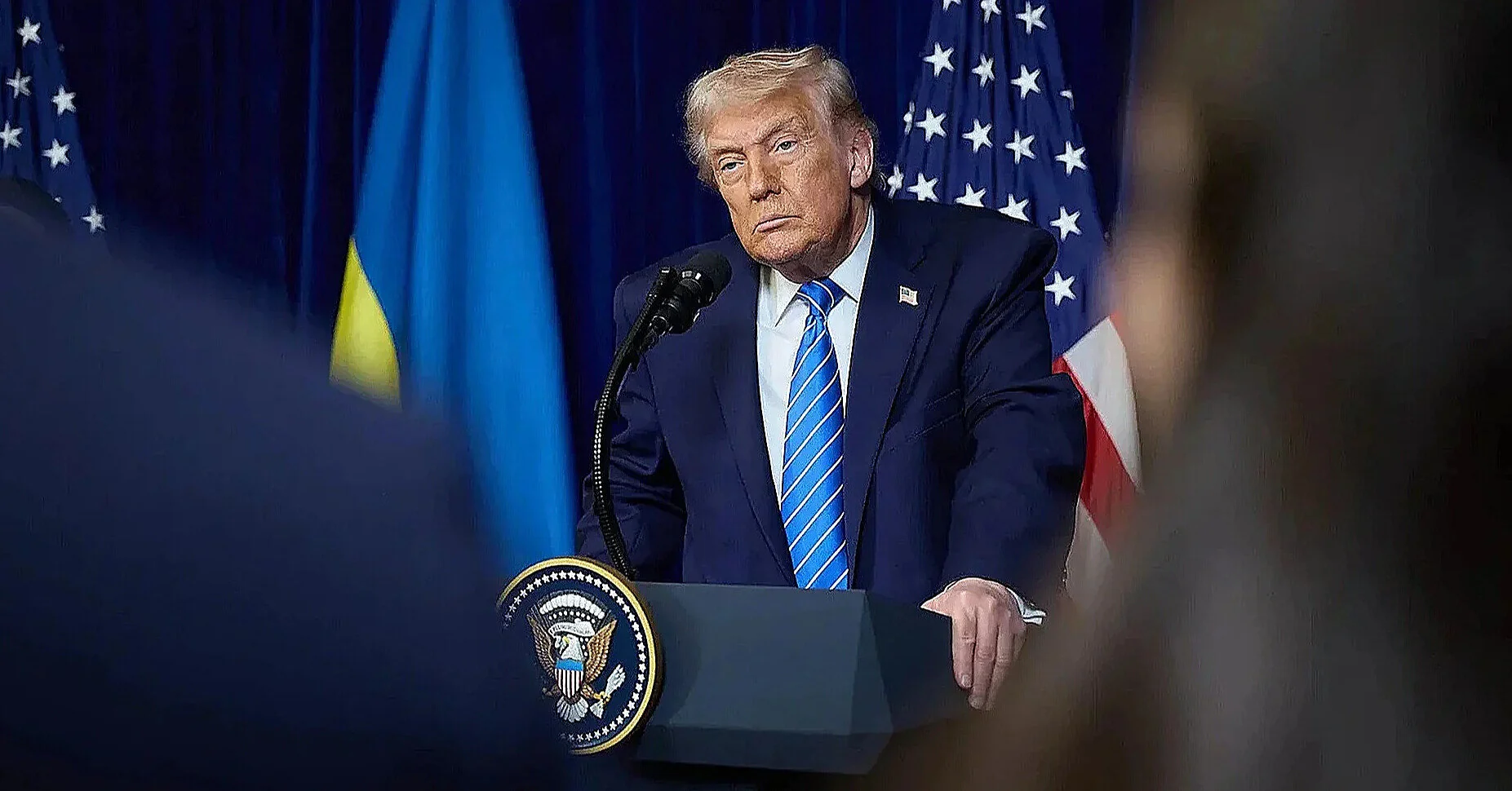 Трамп звинуватив Іран в ударі по вертольоту біля Ормузу та пообіцяв відповідь
