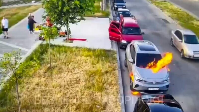 У Запоріжжі невідомий підпалив авто волонтера