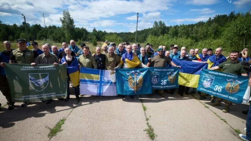 Під час обміну полоненими додому повернулися 13 захисників із Запорізької області