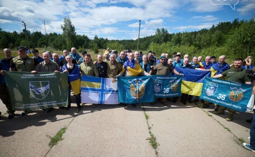 Під час обміну полоненими додому повернулися 13 захисників із Запорізької області