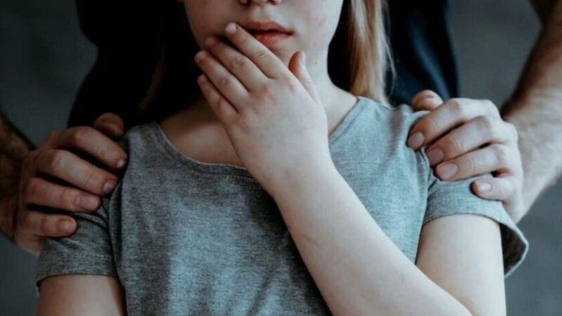 У Запоріжжі судитимуть 33-річного чоловіка, який ґвалтував малолітню доньку співмешканки