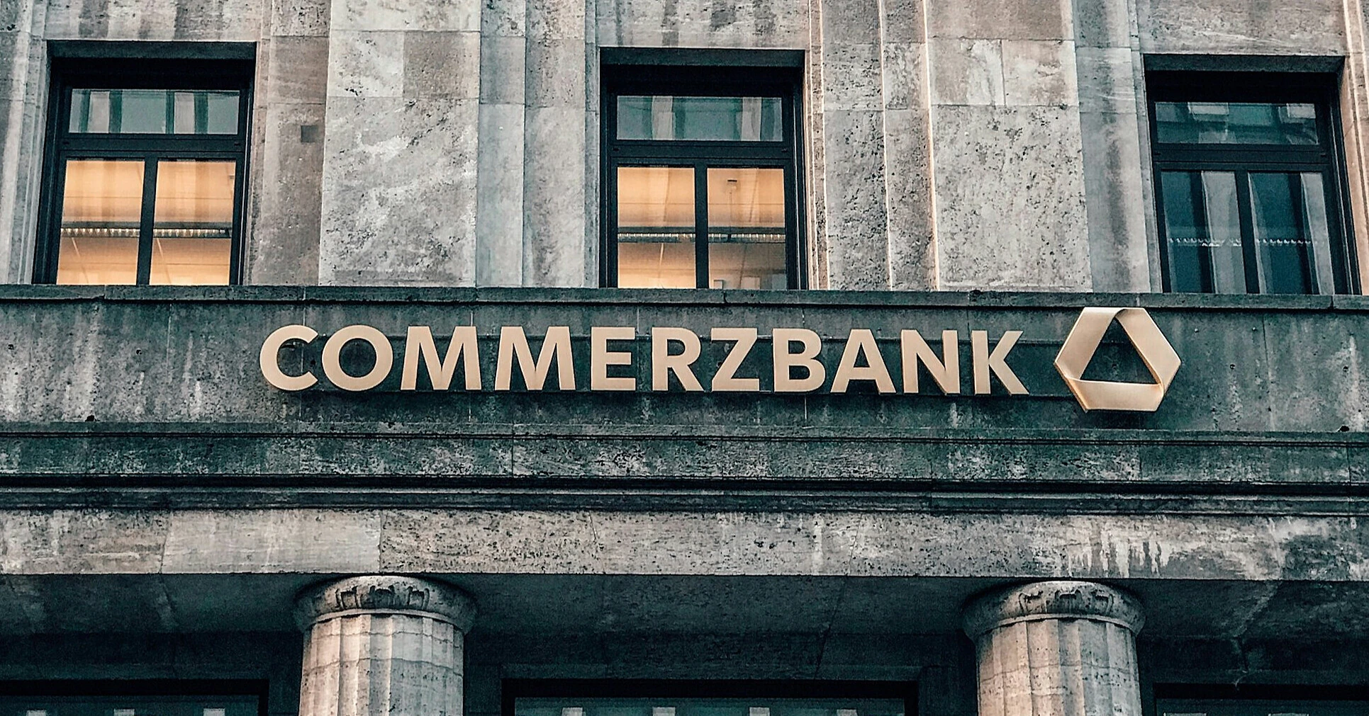 Уряд Німеччини відмовилася від пропозиції UniCredit про поглинання Commerzbank
