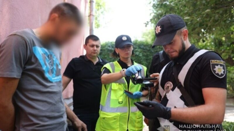 У Запоріжжі затримали двох молодиків, які підпалювали адмінбудівлі на замовлення рф