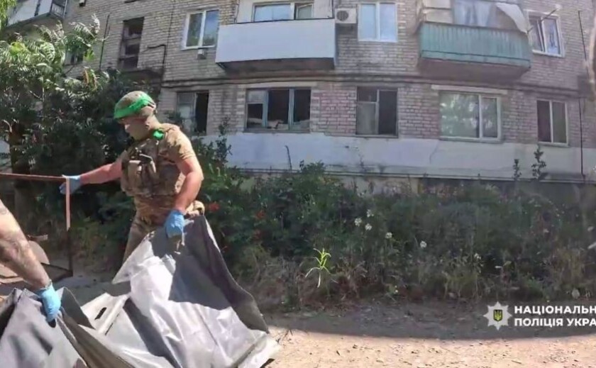 До останнього відмовлялися виїжджати: «Білі янголи» евакуювали тіла померлих мешканців із зруйнованої Просяної на Дніпропетровщині
