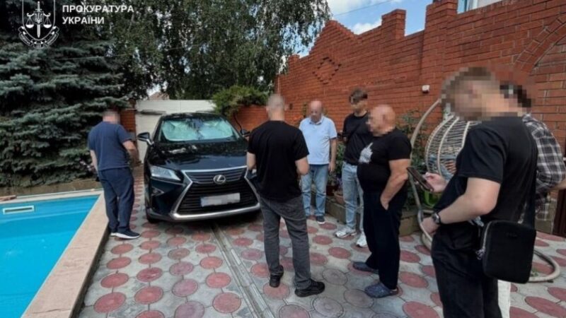 Виманили у знайомого 600 тисяч євро під виглядом інвестицій: на Дніпропетровщині викрито двох шахраїв