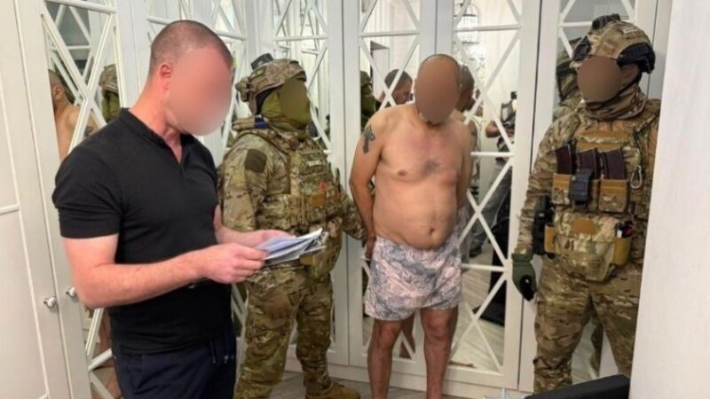 Розбійний напад та пограбування майже на 4 мільйони гривень: правоохоронці Дніпропетровщини затримали підозрюваного