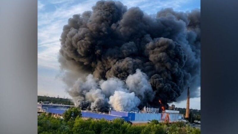 Повторний удар по «Епіцентру» у Кривому Розі: площа пожежі перевищила 16 тисяч квадратних метрів