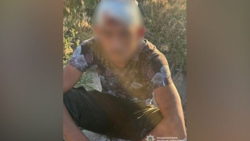 У Кривому Розі поліція затримала чоловіка за нанесення ножових поранень знайомому