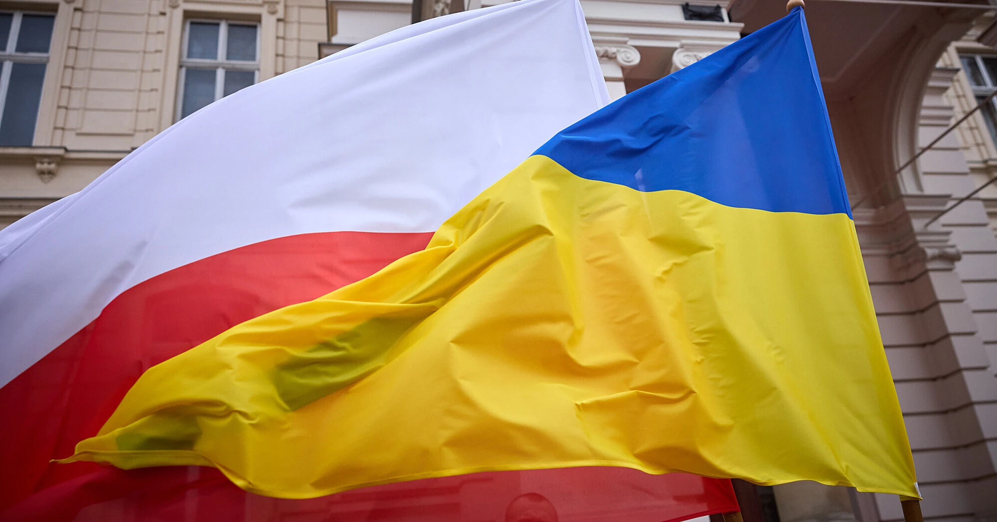 Понад половина поляків підтримують подальшу військову допомогу України