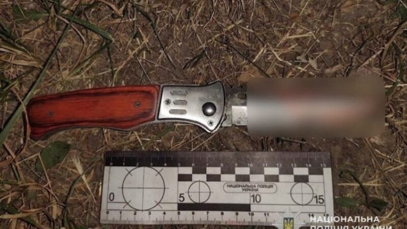 У Кривому Розі поліція затримала 19-річного юнака за нанесення тяжких ножових поранень містянину