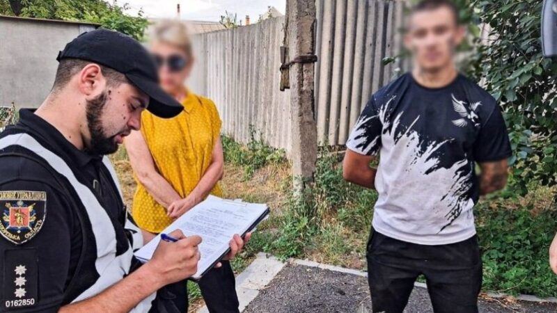 Правоохоронці Запоріжжя затримали чоловіка, який пограбував містянку в її власній квартирі