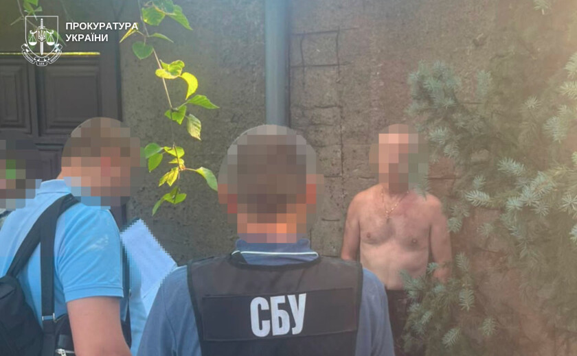 Лікар із Кам’янського 10 років працював на окупований Крим і фінансував армію РФ — зрадника затримала СБУ