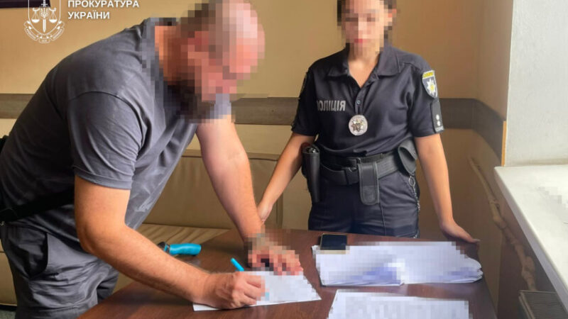 У Дніпрі взято під варту чоловіка, якого підозрюють у сексуальному насильстві над 12-річною падчеркою