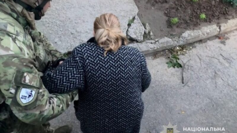 Екіпаж поліції «Білий янгол» допоміг багатодітній родині та літній жінці з Вищетарасівки виїхати з-під постійних обстрілів