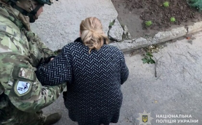 Екіпаж поліції «Білий янгол» допоміг багатодітній родині та літній жінці з Вищетарасівки виїхати з-під постійних обстрілів