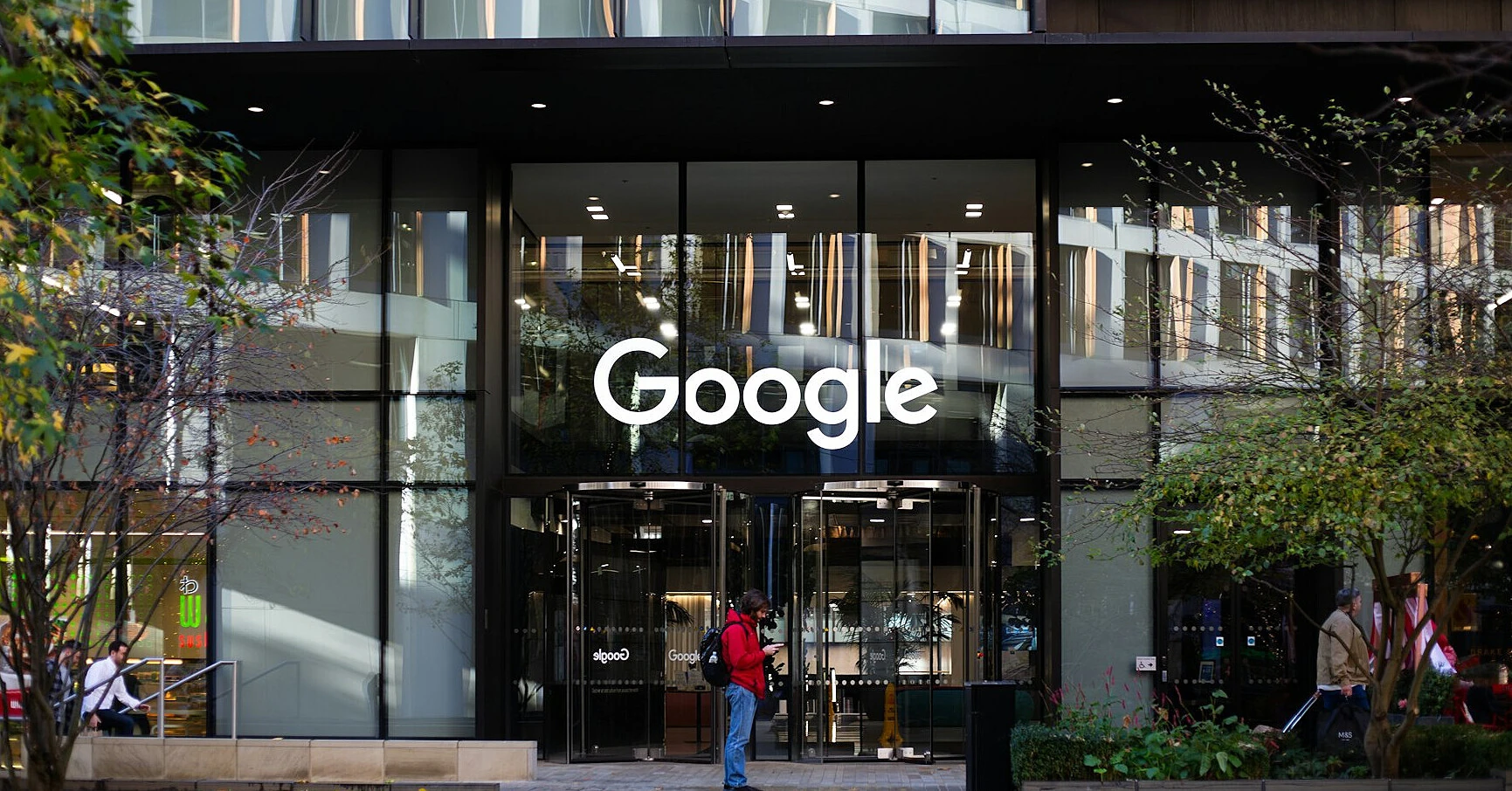 Єврокомісія наклала на Google штраф на майже 1 млрд доларів