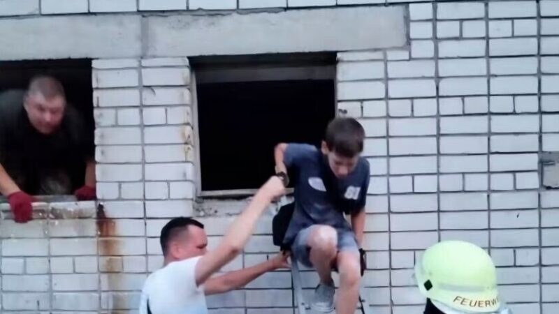 Рятувальна операція: на Дніпропетровщині двоє дітей застрягли в покинутій будівлі