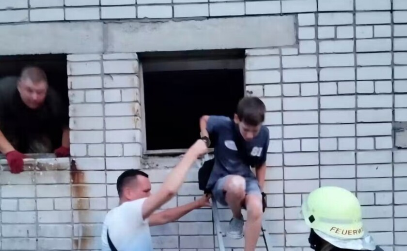 Рятувальна операція: на Дніпропетровщині двоє дітей застрягли в покинутій будівлі