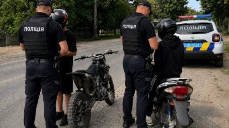Їздили на мотоциклах без прав: у Кам’янському поліцейські викрили неповнолітніх