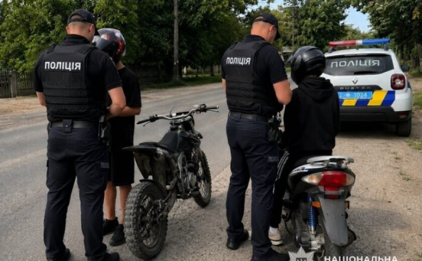 Їздили на мотоциклах без прав: у Кам’янському поліцейські викрили неповнолітніх
