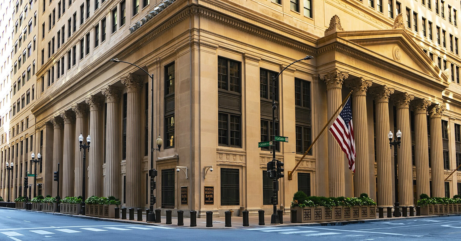 Друкувальний верстат на реверсі: ФРС США шукає спосіб безпечно скоротити гігантський баланс у $6,7 трлн – що це означає для ринків
