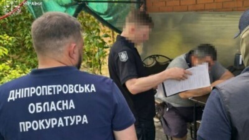Обіцяв «домовитись» про кращі умови відбування покарання — на Дніпропетровщині судитимуть колишнього посадовця юстиції