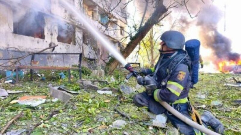 Ворог вдарив по Павлограду: двоє загиблих, 13 поранених, серед них – однорічна дитина