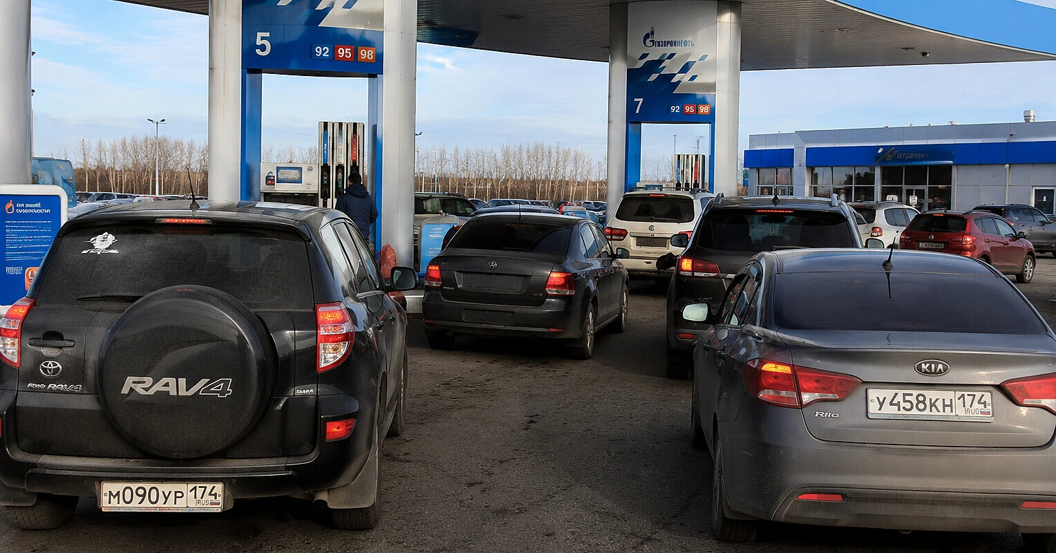 У шести регіонах Росії не знайшли доступних АЗС з бензином