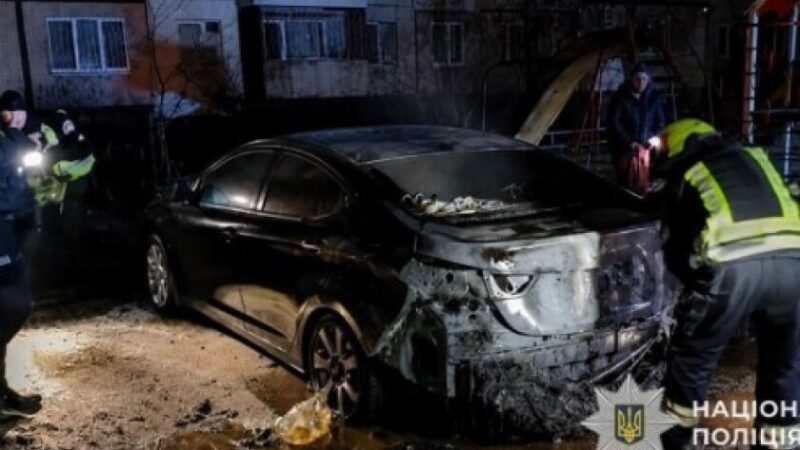 У Дніпрі на Калнишевського містянка спалила автівку через ревнощі