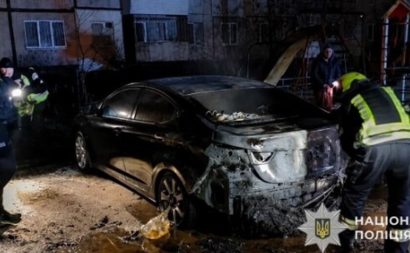 У Дніпрі на Калнишевського містянка спалила автівку через ревнощі