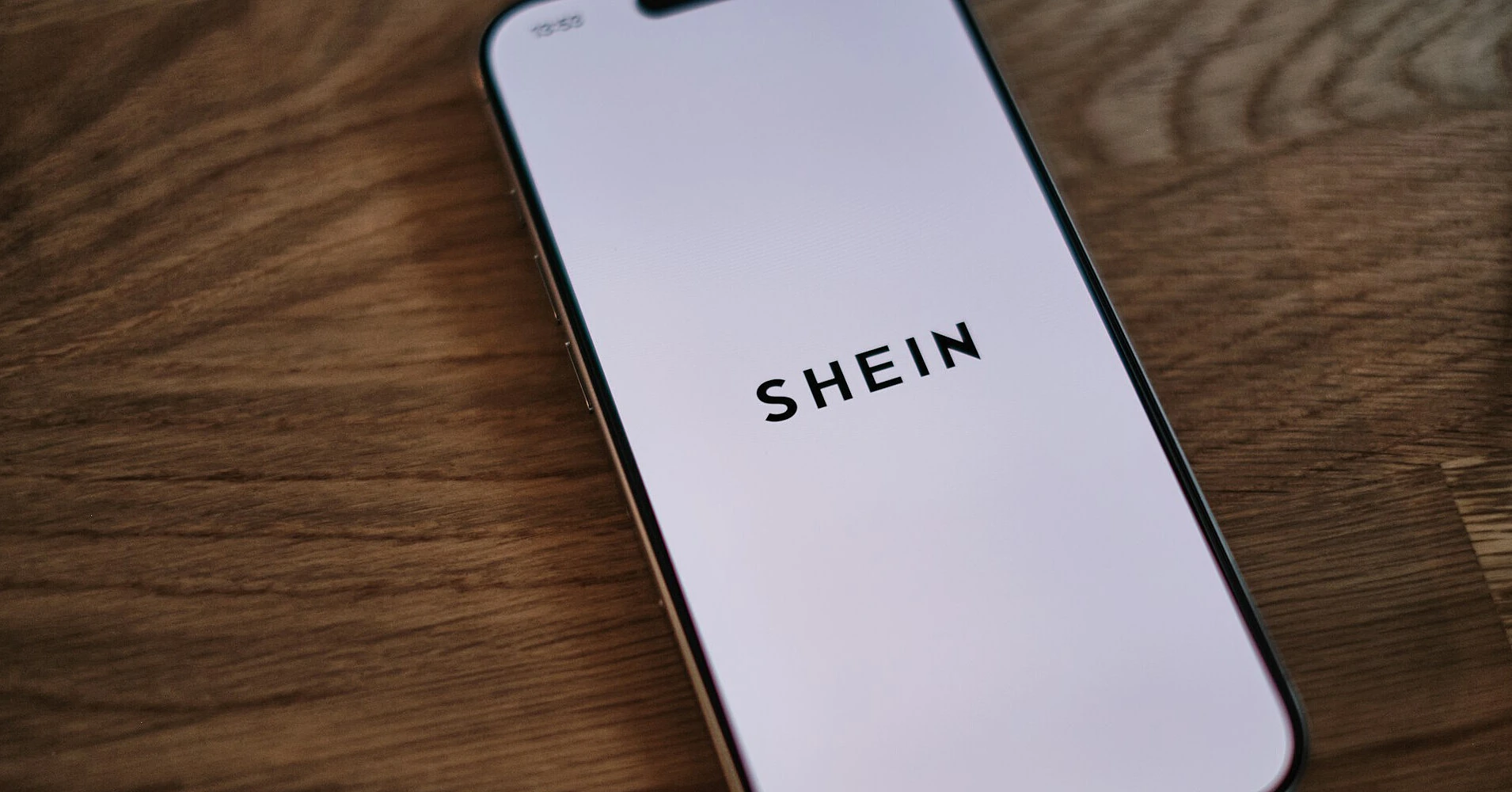 Shein пішла у збиток перед IPO: дешеві посилки більше не працюють