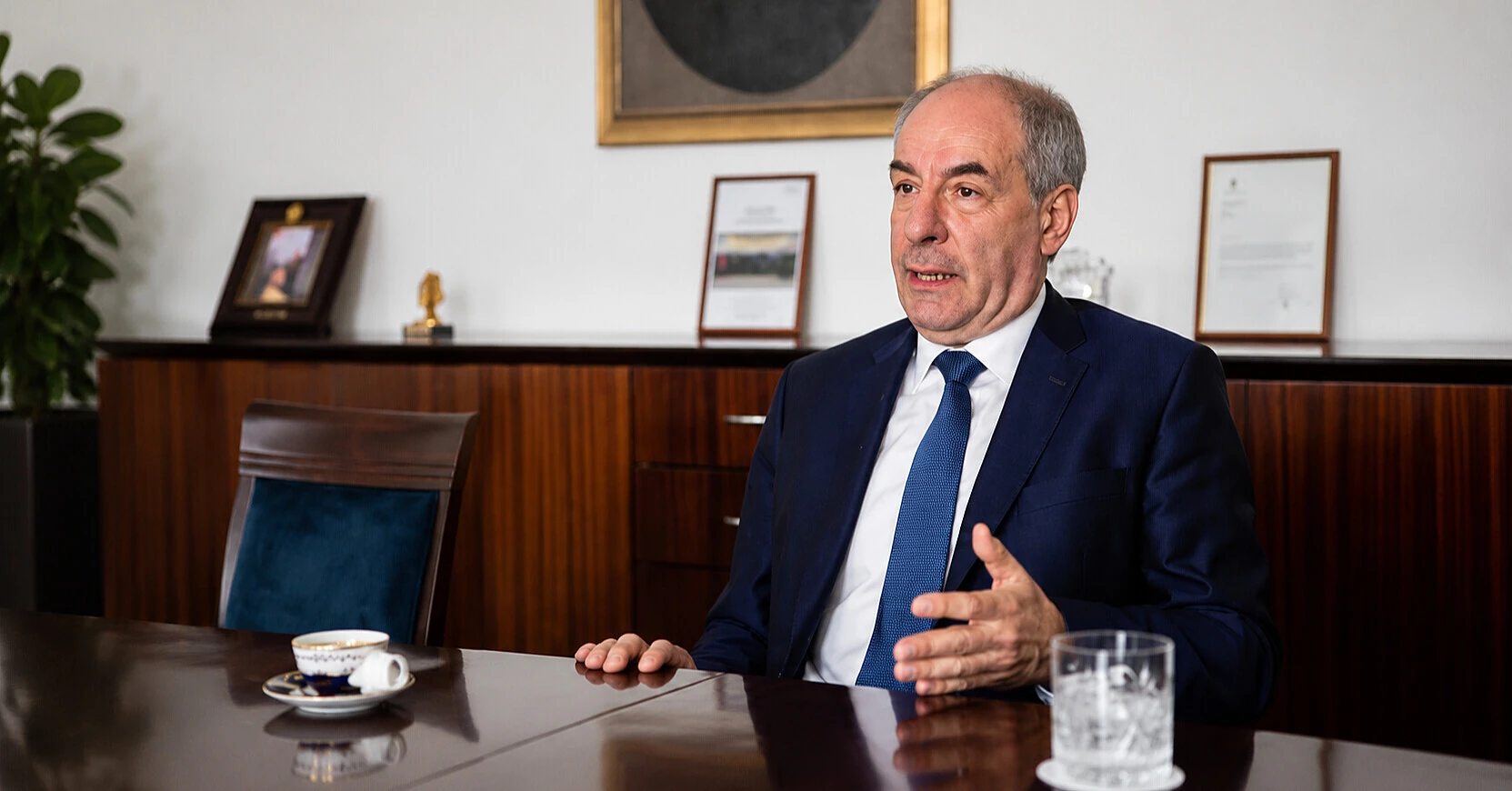 Президент Угорщини підписав конституційні зміни про своє усунення з посади