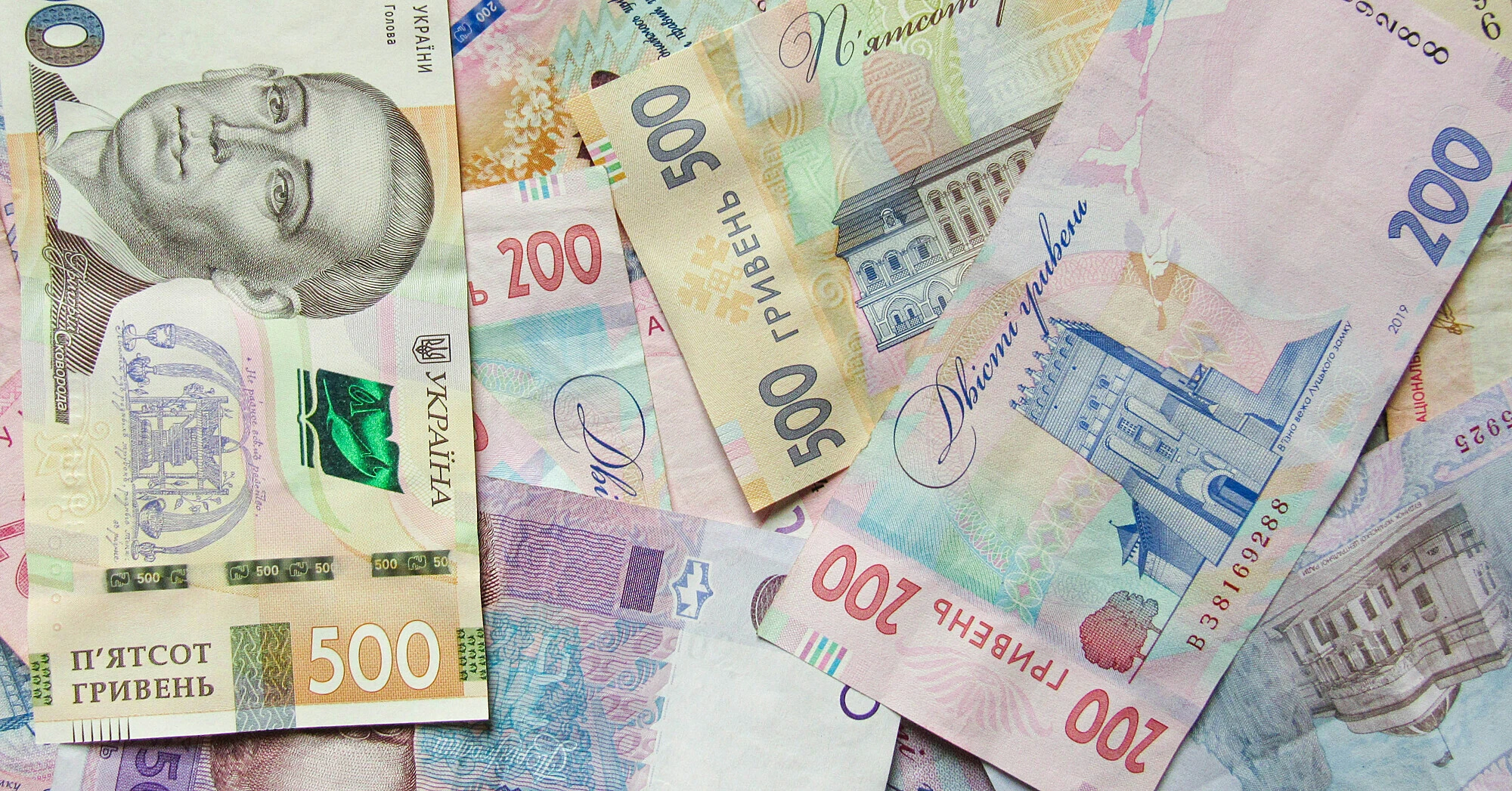 Мінфін назвав держоргани з найвищими зарплатами у травні