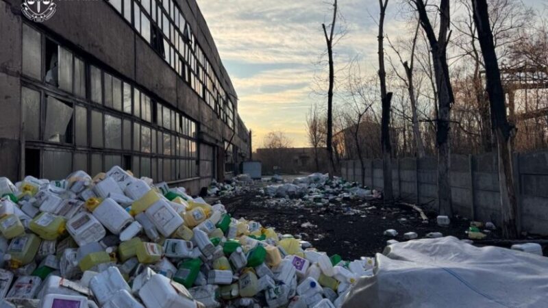 На Запоріжжі судитимуть подружжя за незаконну переробку небезпечних відходів: збитки довкіллю перевищили 10 млн грн