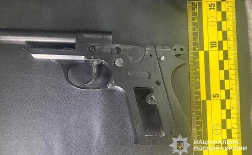 Незаконно збув перероблену вогнепальну зброю: на Дніпропетровщині поліцейські скерували до суду обвинувальний акт щодо чоловіка