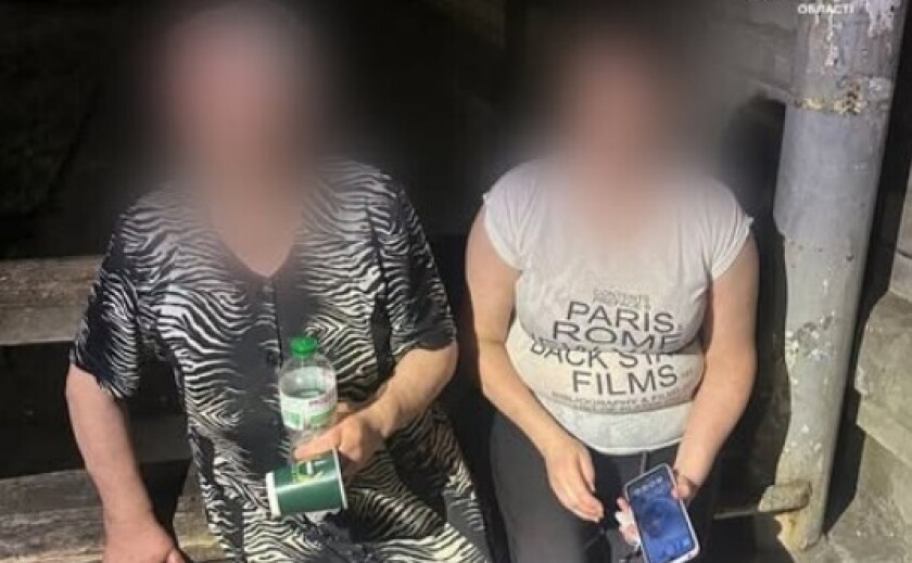 Блукала на автозаправній станції: у Дніпрі патрульні допомогли жінці повернутися додому