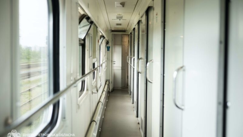 Повітряна тривога на вокзалі чи в потязі: залізничники Дніпропетровщини нагадали правила безпеки