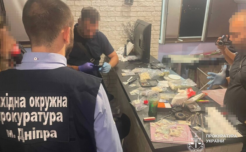 У Дніпрі викрили оптовий канал збуту наркотиків на 5 млн грн: вилучили зброю та сотні набоїв