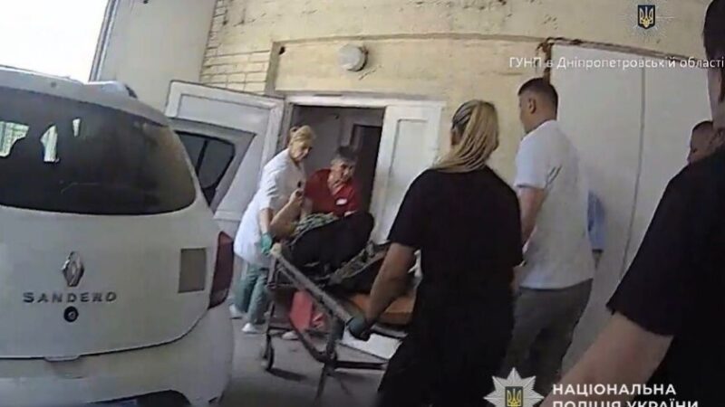 Поліцейські Марганця врятували тяжкопоранену жінку після атаки ударного БпЛА: деталі